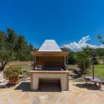 West Point House בית נופש